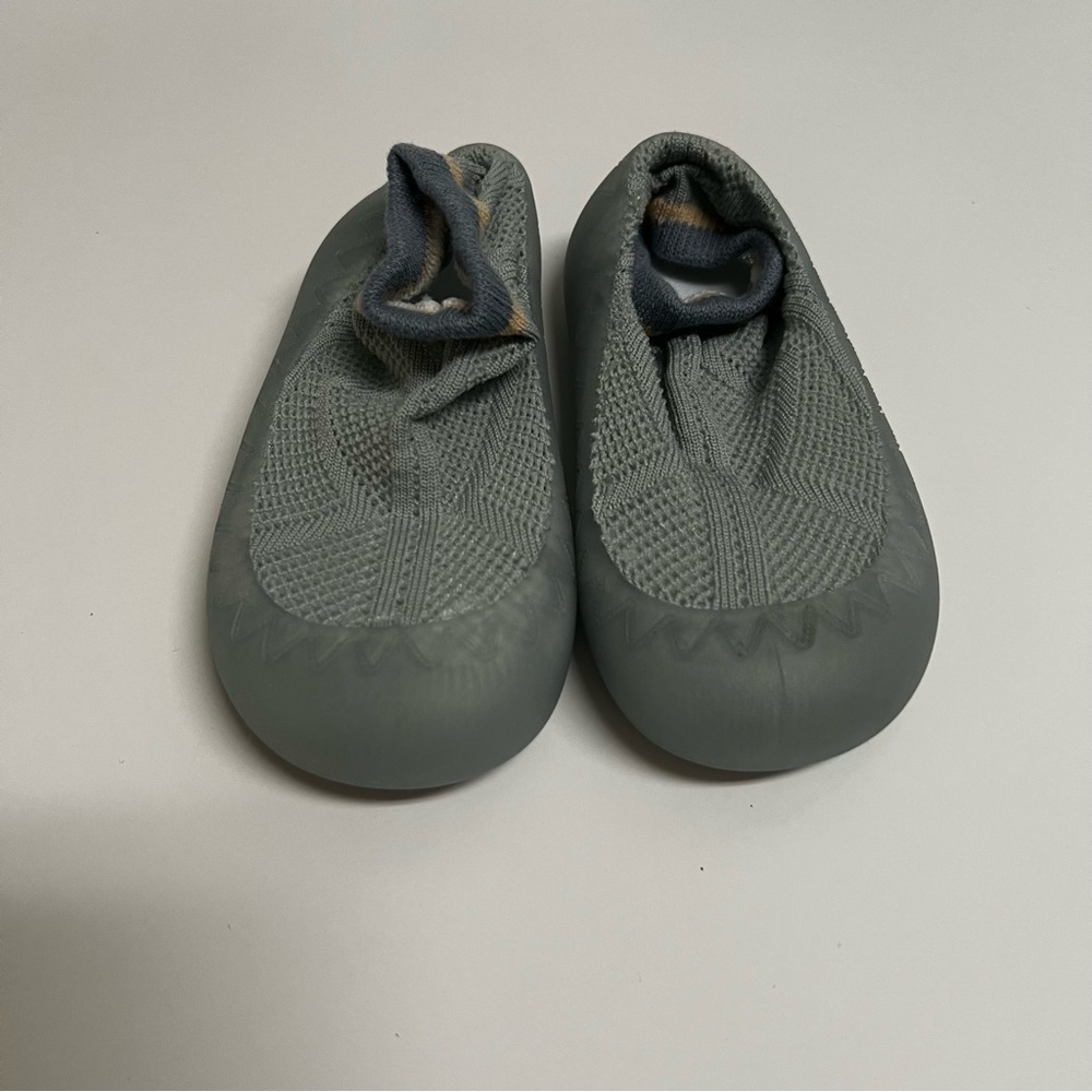 ❤️3/$15 Toddler Gray Slip-On Shoes
